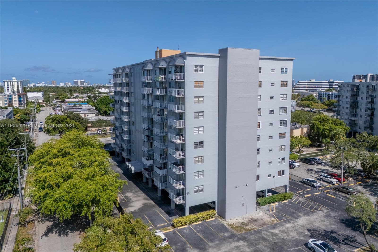 1470 NE 125th Ter # PH9, North Miami, FL 33161 photo 2
