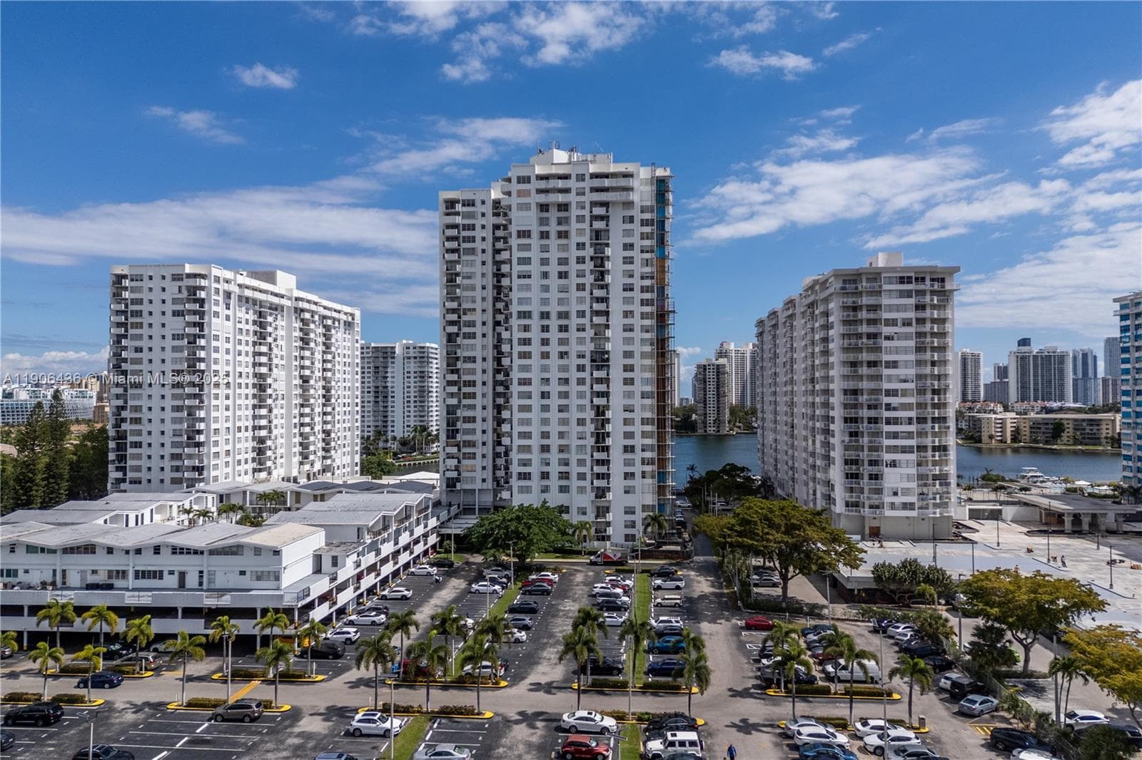 2750 NE 183rd St # 2601, Aventura, FL 33160 photo 3
