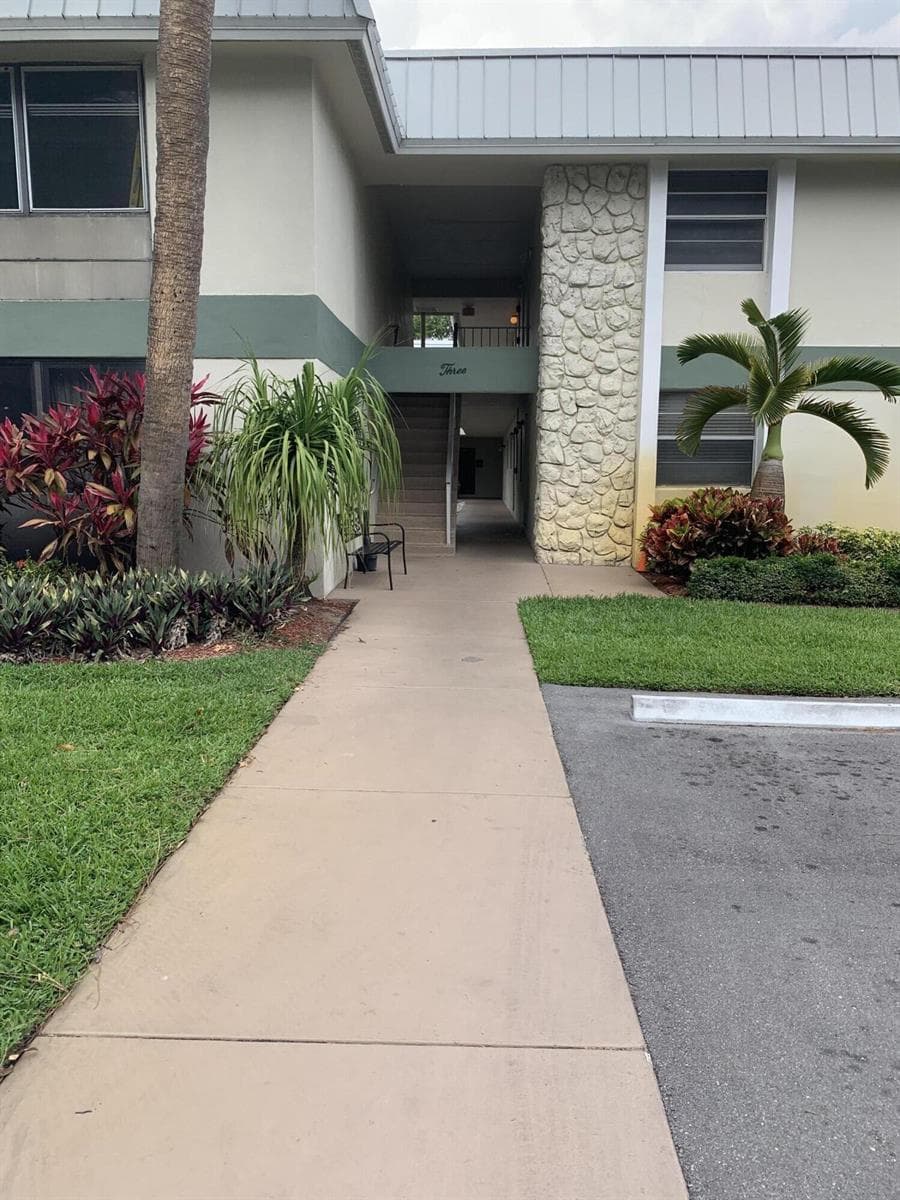 2302 Sunrise Boulevard # 204, Fort Pierce, FL 34982 photo 4