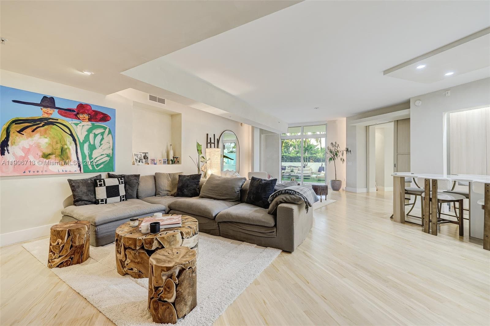 2001 Meridian Ave # 307, Miami Beach, FL 33139 photo 2
