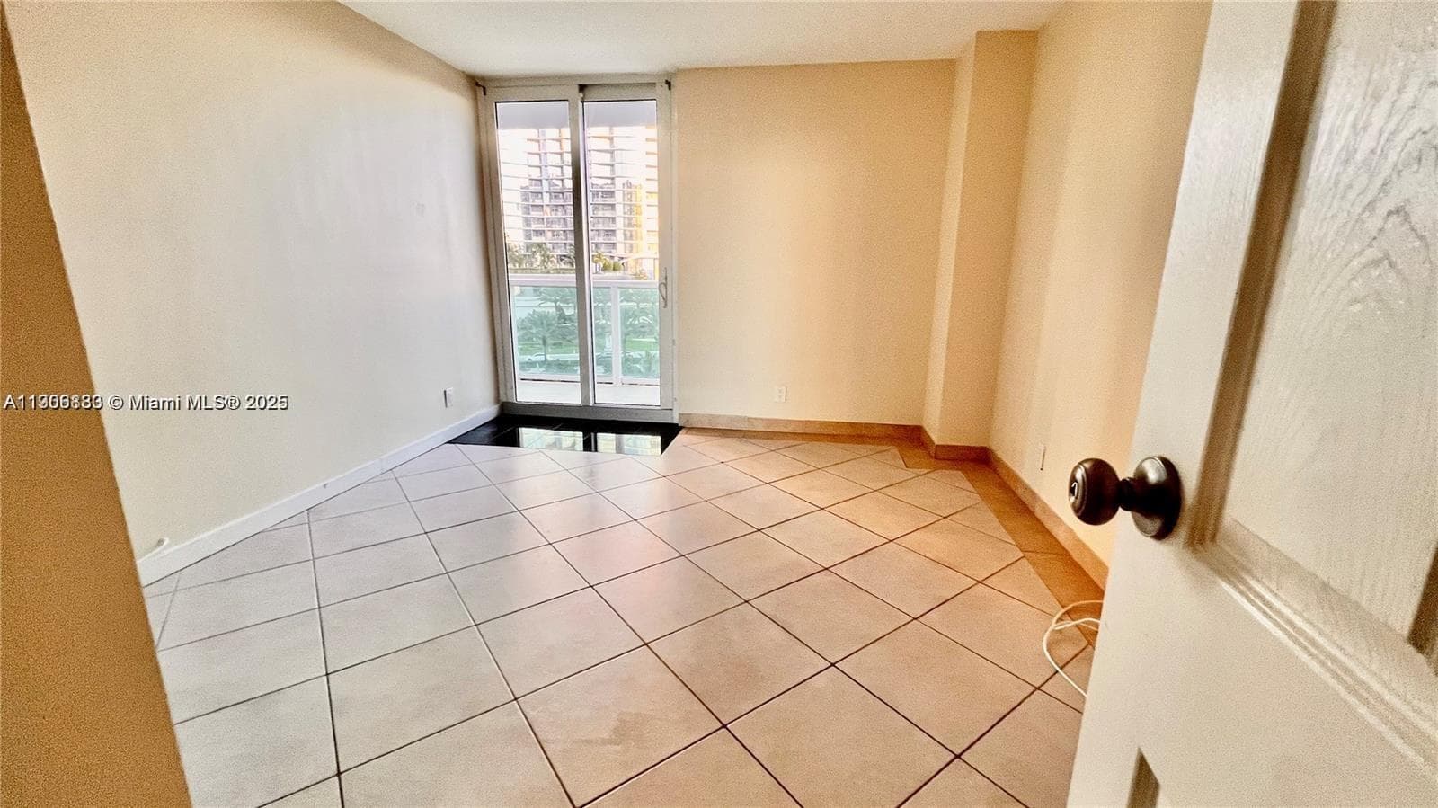 100 Bayview Dr # 607, Sunny Isles Beach, FL 33160 photo 5