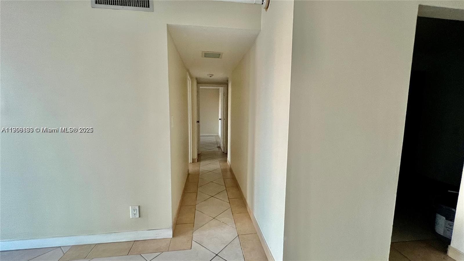 100 Bayview Dr # 607, Sunny Isles Beach, FL 33160 photo 4