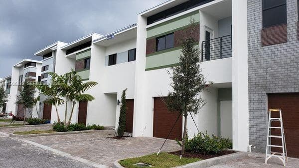 4500 NW 8th Pl, Plantation, FL 33317 photo 2