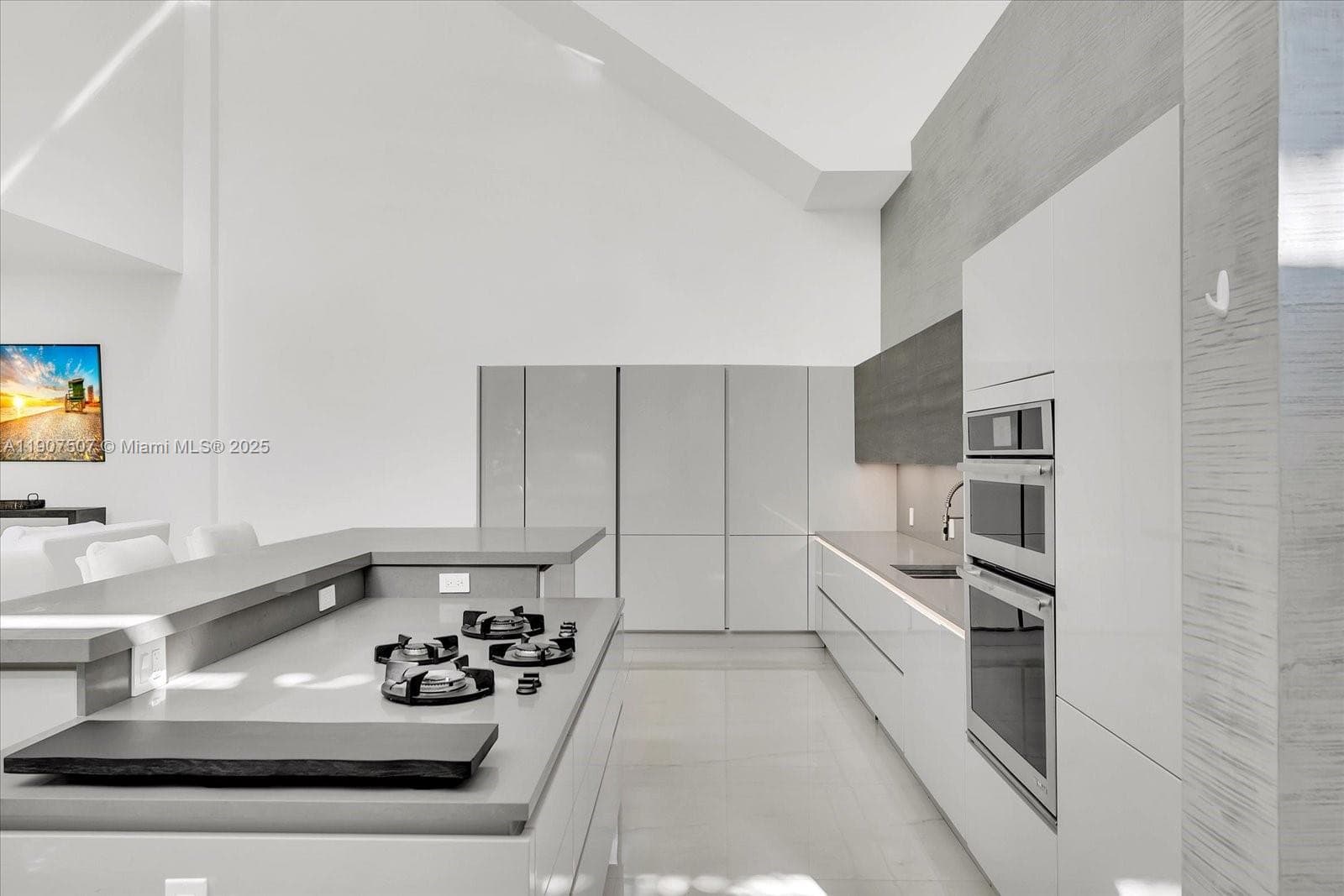 7830 Atlantic Way, Miami Beach, FL 33141 photo 4