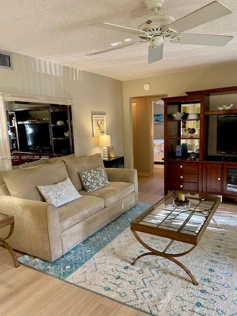 442 Pine Glen Ln # D-2, Green Acres, FL 33463 photo 3