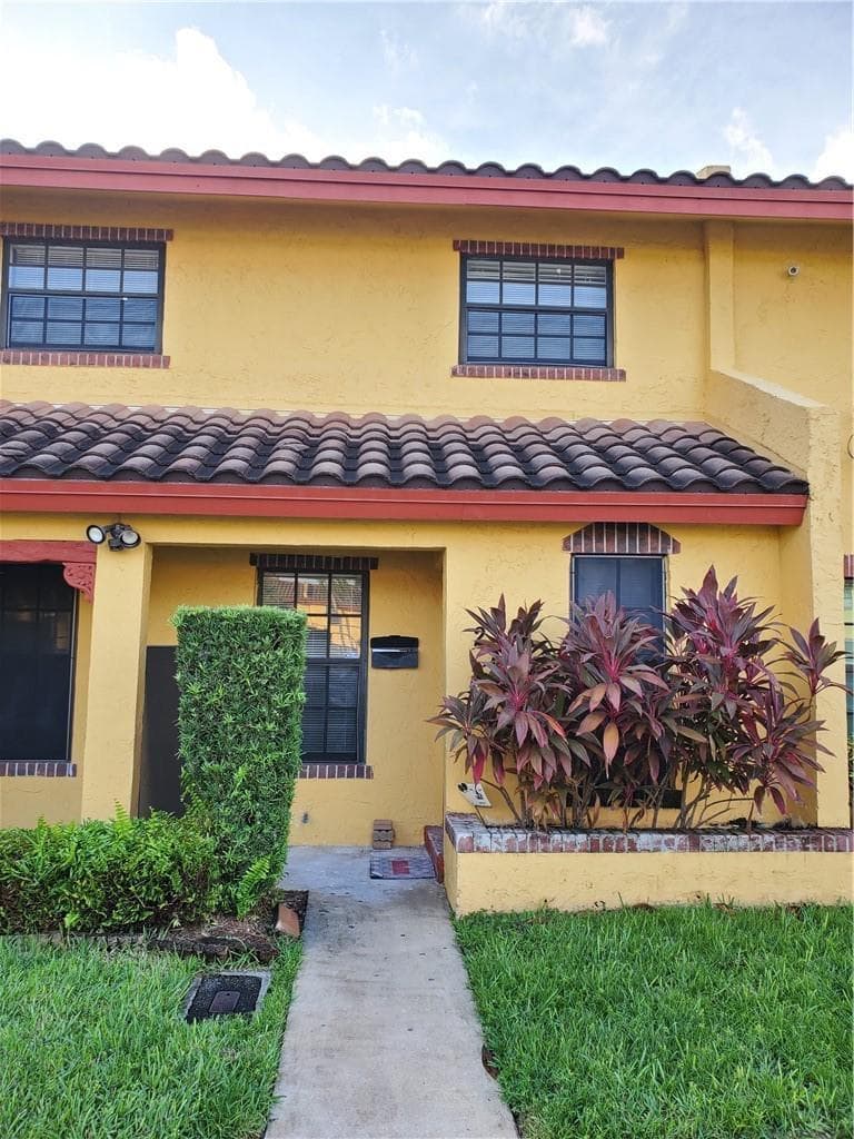2743 NW 47th Terrace # 604, Lauderdale Lakes, FL 33313 photo 2
