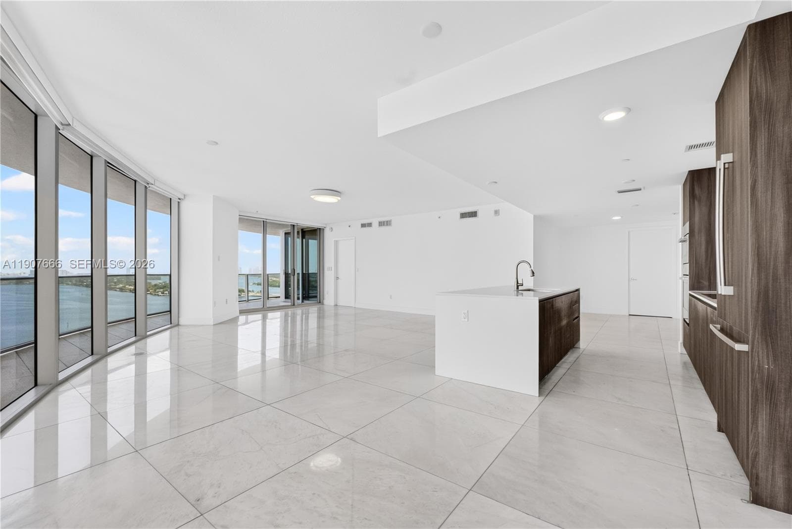 488 NE 18th St # 1815, Miami, FL 33132 photo 2