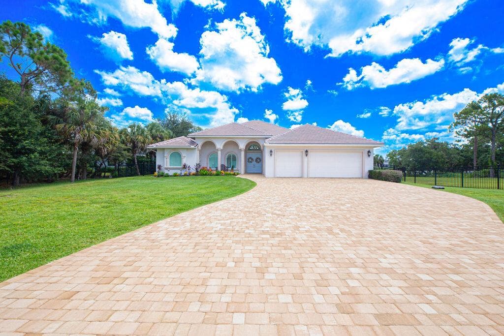 2821 SE North Lookout Boulevard, Port St. Lucie, FL 34984 photo 4