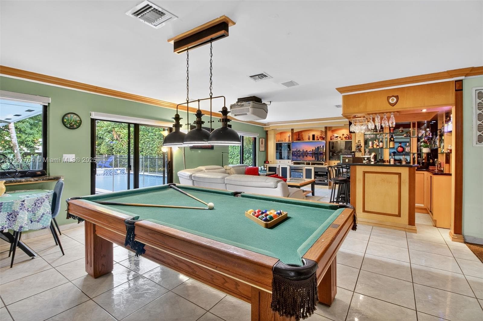 15010 Dunbarton Pl, Miami Lakes, FL 33016 photo 2