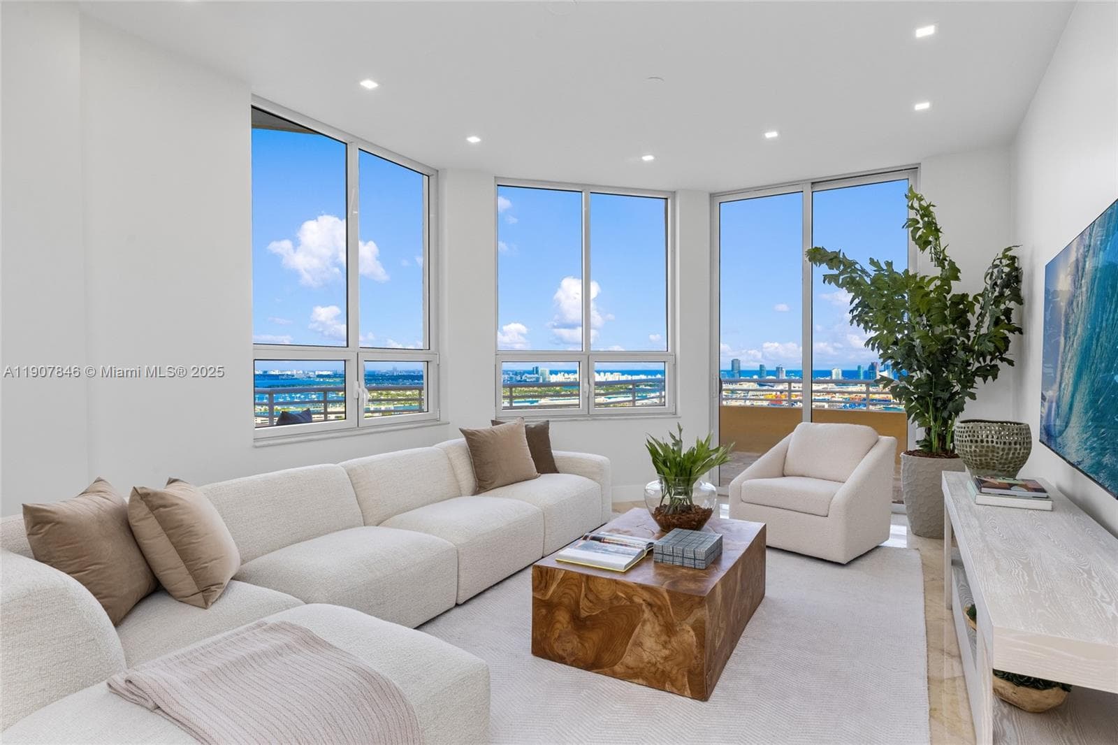 808 Brickell Key Dr # 3901, Miami, FL 33131 photo 2