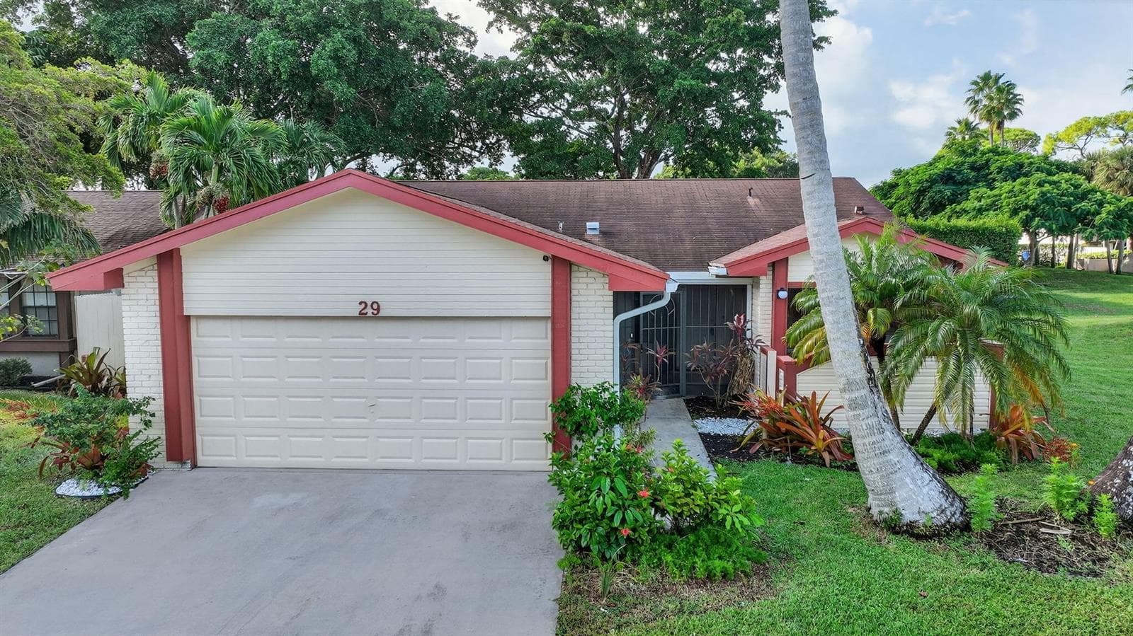 29 FAWLKLAND Circle, Boynton Beach, FL 33426 photo 3