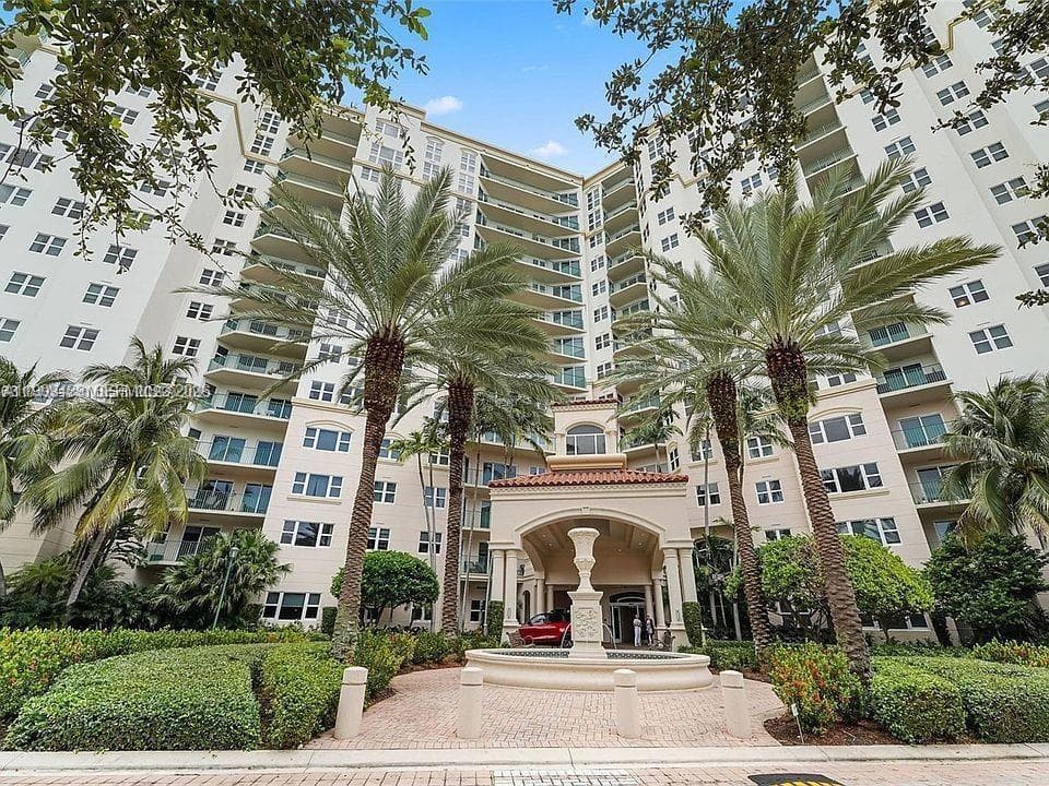 19900 E Country Club Dr # 318, Aventura, FL 33180 photo 3