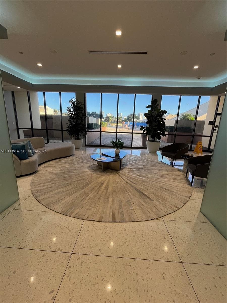 20301 W Country Club Dr # 625, Aventura, FL 33180 photo 3