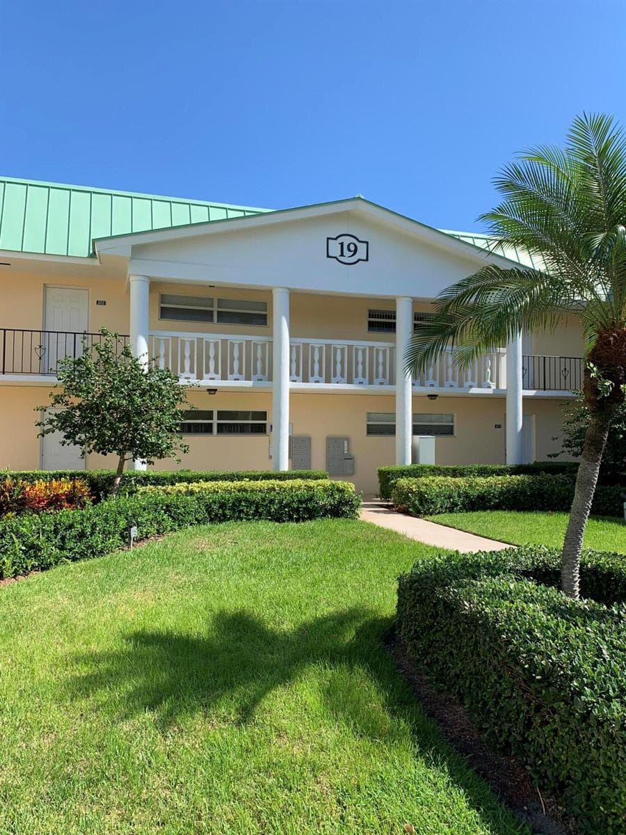 19 Colonial Club Drive # 202, Boynton Beach, FL 33435