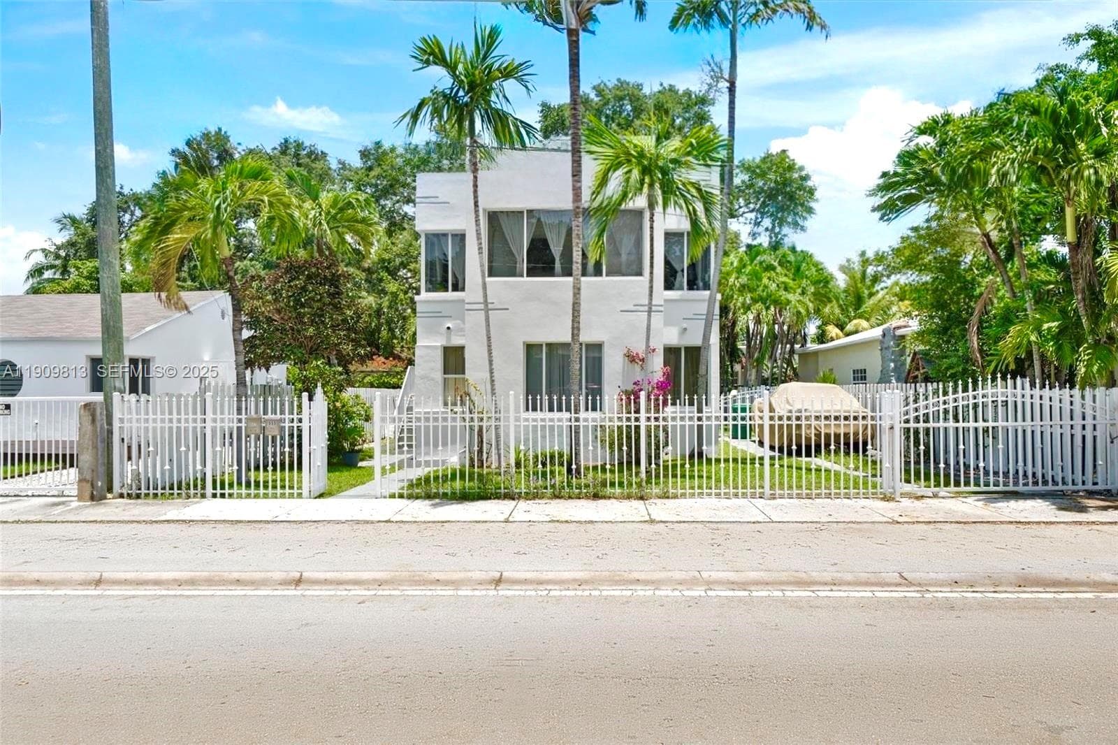 555 NE 70th St, Miami, FL 33138 photo 3