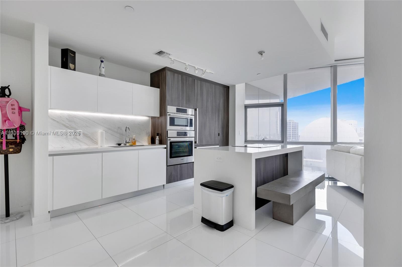 851 NE 1st Ave # 1202, Miami, FL 33132 photo 2