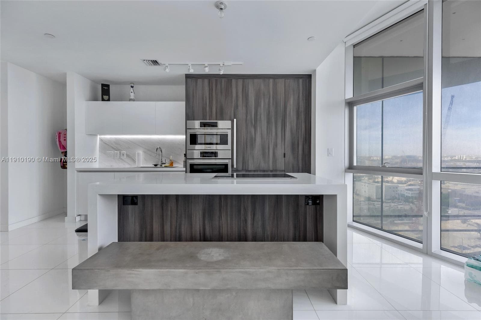 851 NE 1st Ave # 1202, Miami, FL 33132 photo 3