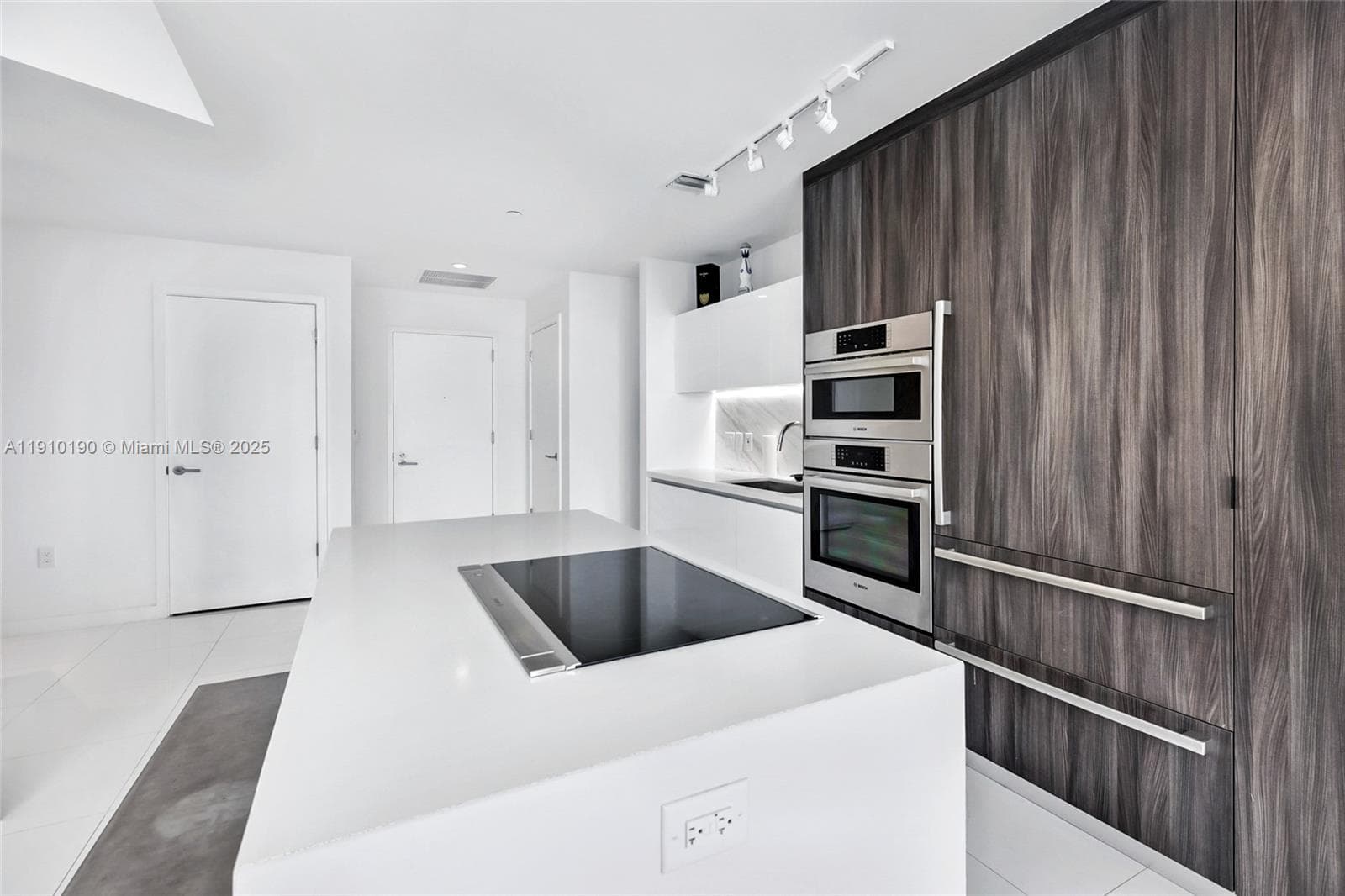 851 NE 1st Ave # 1202, Miami, FL 33132 photo 4