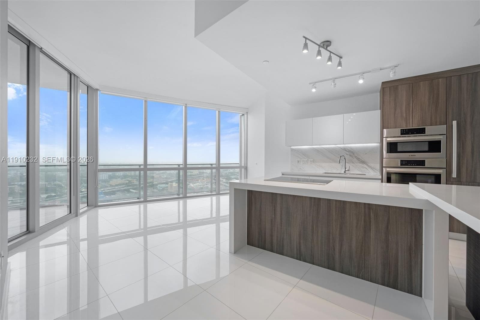 851 NE 1st Ave # 4204, Miami, FL 33132 photo 2