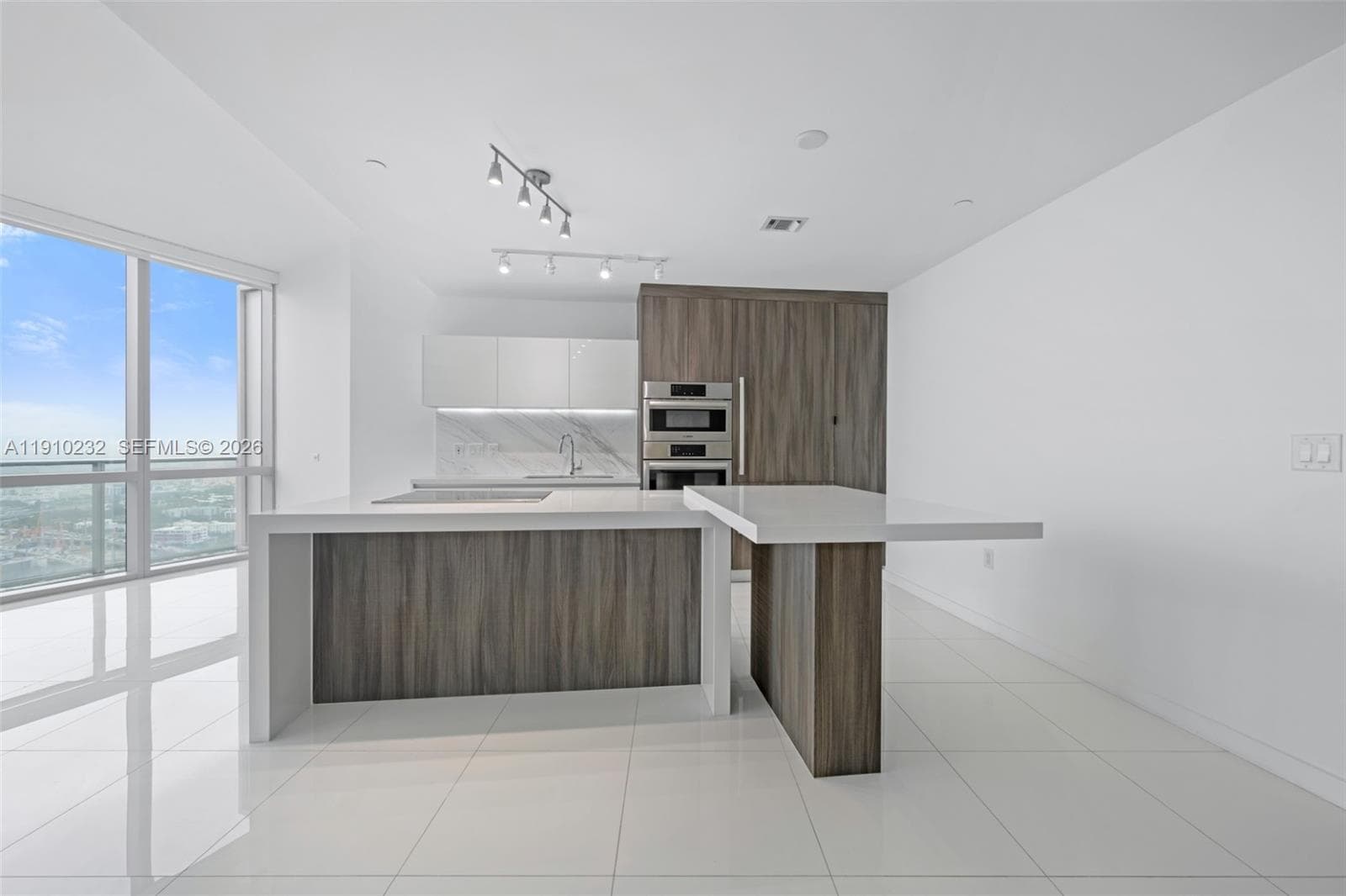 851 NE 1st Ave # 4204, Miami, FL 33132 photo 3