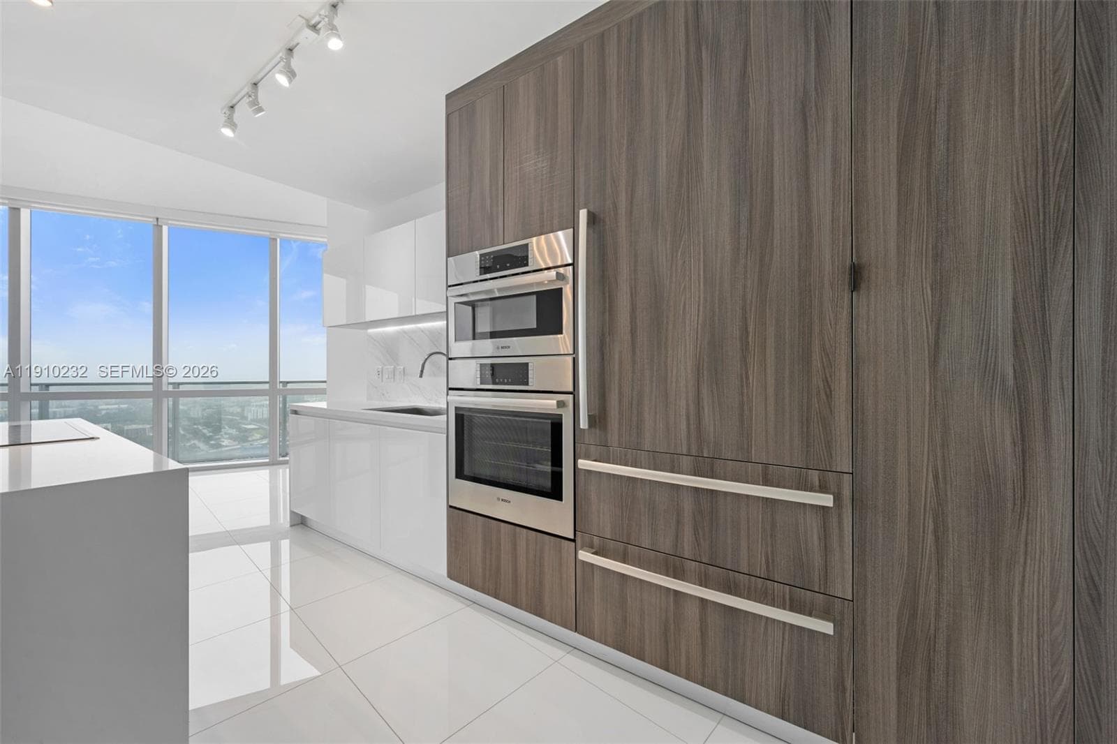 851 NE 1st Ave # 4204, Miami, FL 33132 photo 5