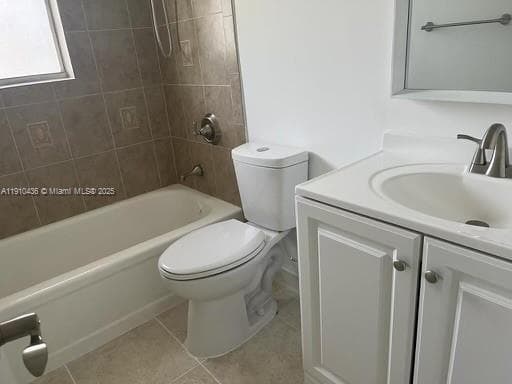 540 SE 2nd Ave # J3, Deerfield Beach, FL 33441 photo 2