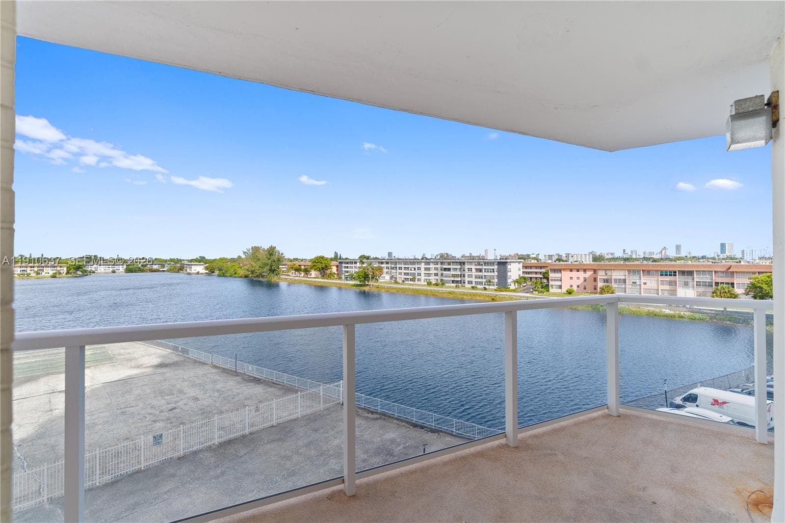1351 NE Miami Gardens Dr # 406E, Miami, FL 33179 photo 2