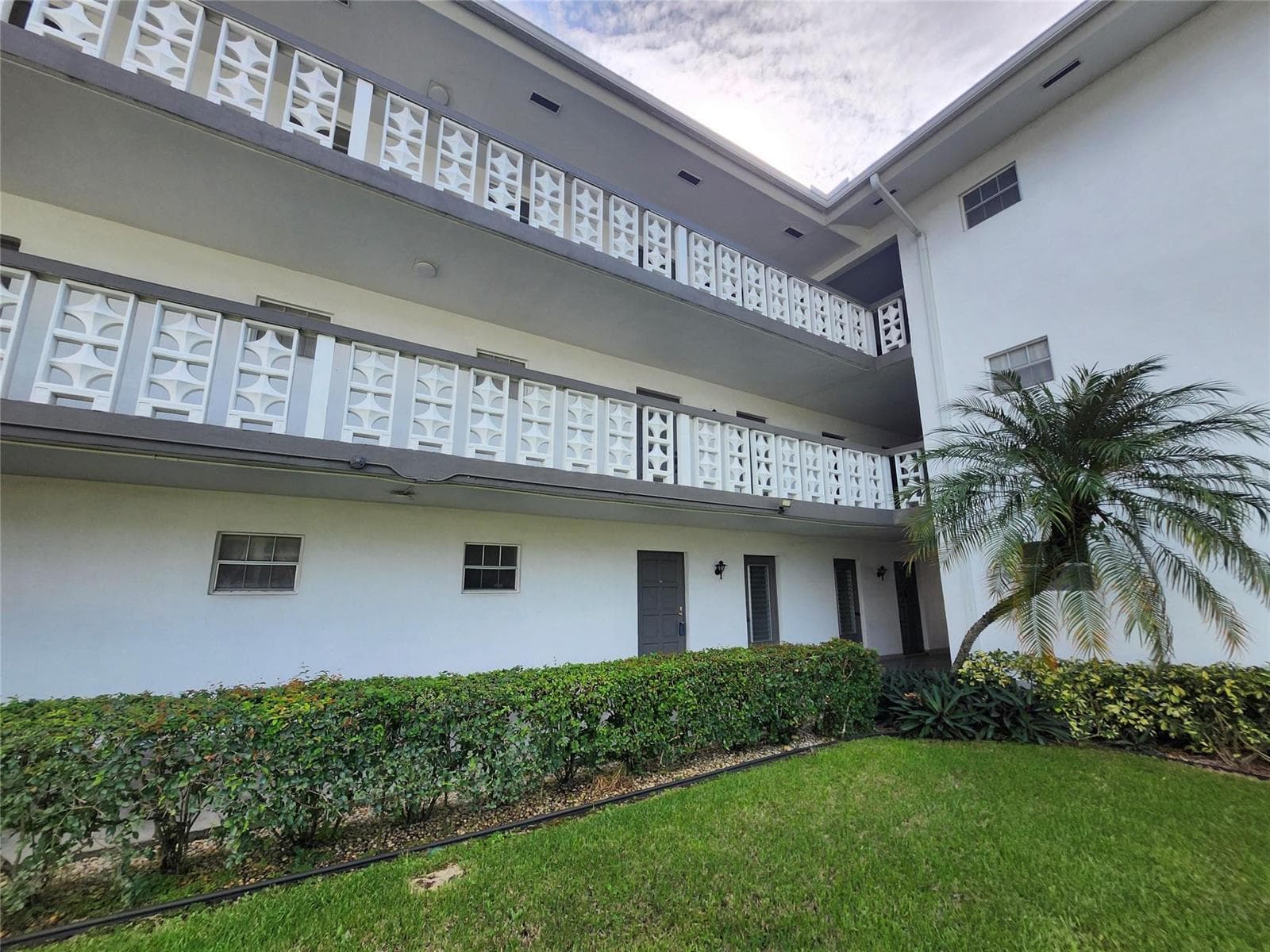 1201 Hillcrest Court # 105, Hollywood, FL 33021 photo 2