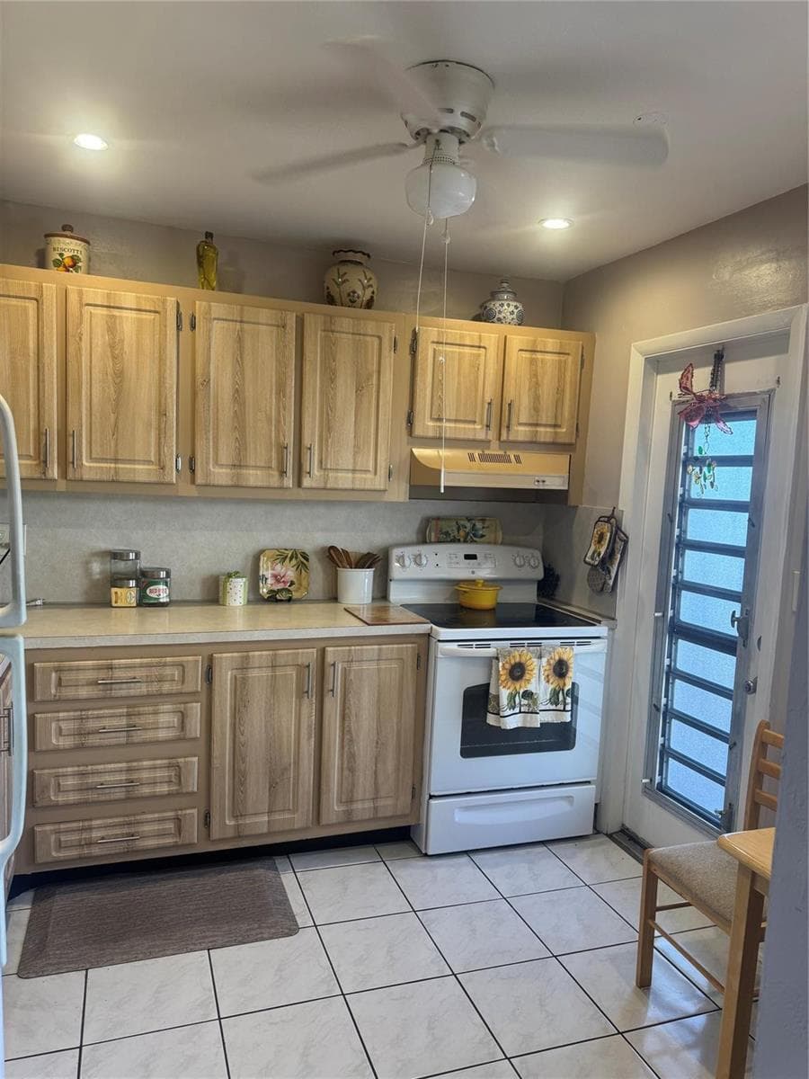 3940 NW 42 Avenue # 315, Lauderdale Lakes, FL 33319 photo 2