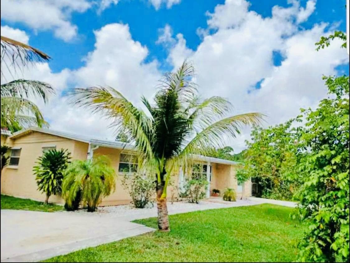 279 Hach Lane, West Palm Beach, FL 33415 photo 2