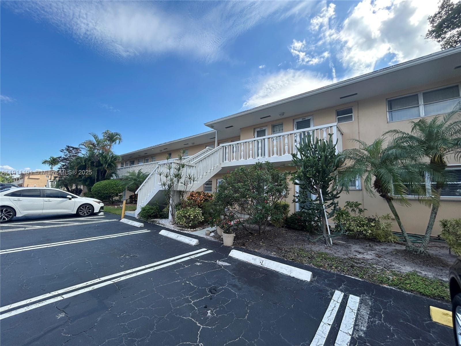 2112 NE 1st Way # 203, Boynton Beach, FL 33435