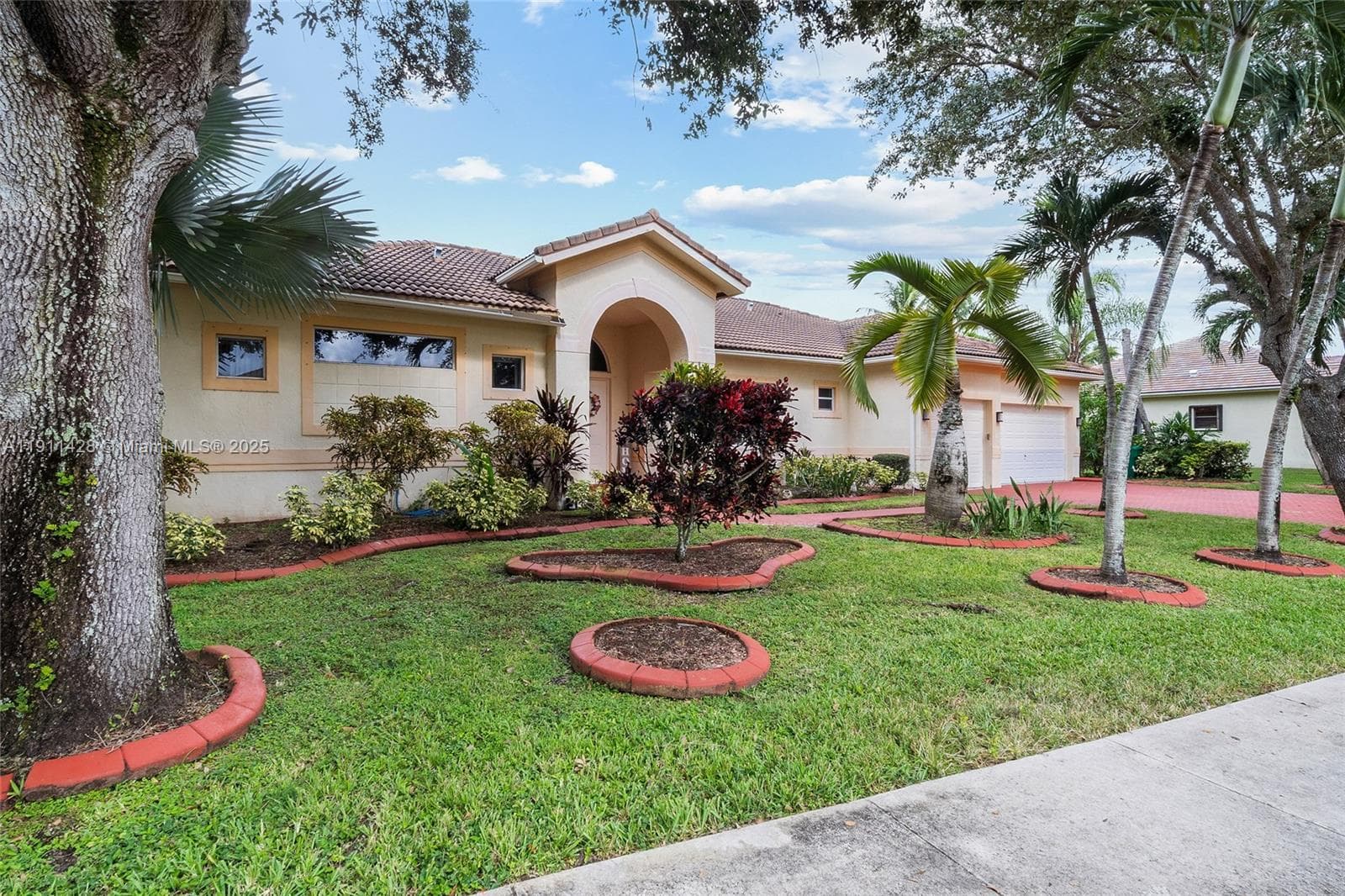 13875 SW 41st St, Davie, FL 33330 photo 4