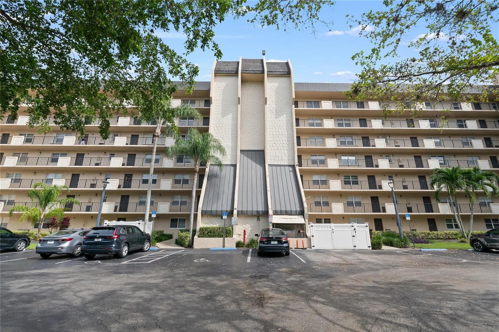 3300 W Rolling Hills Circle # 610, Davie, FL 33328 photo 2