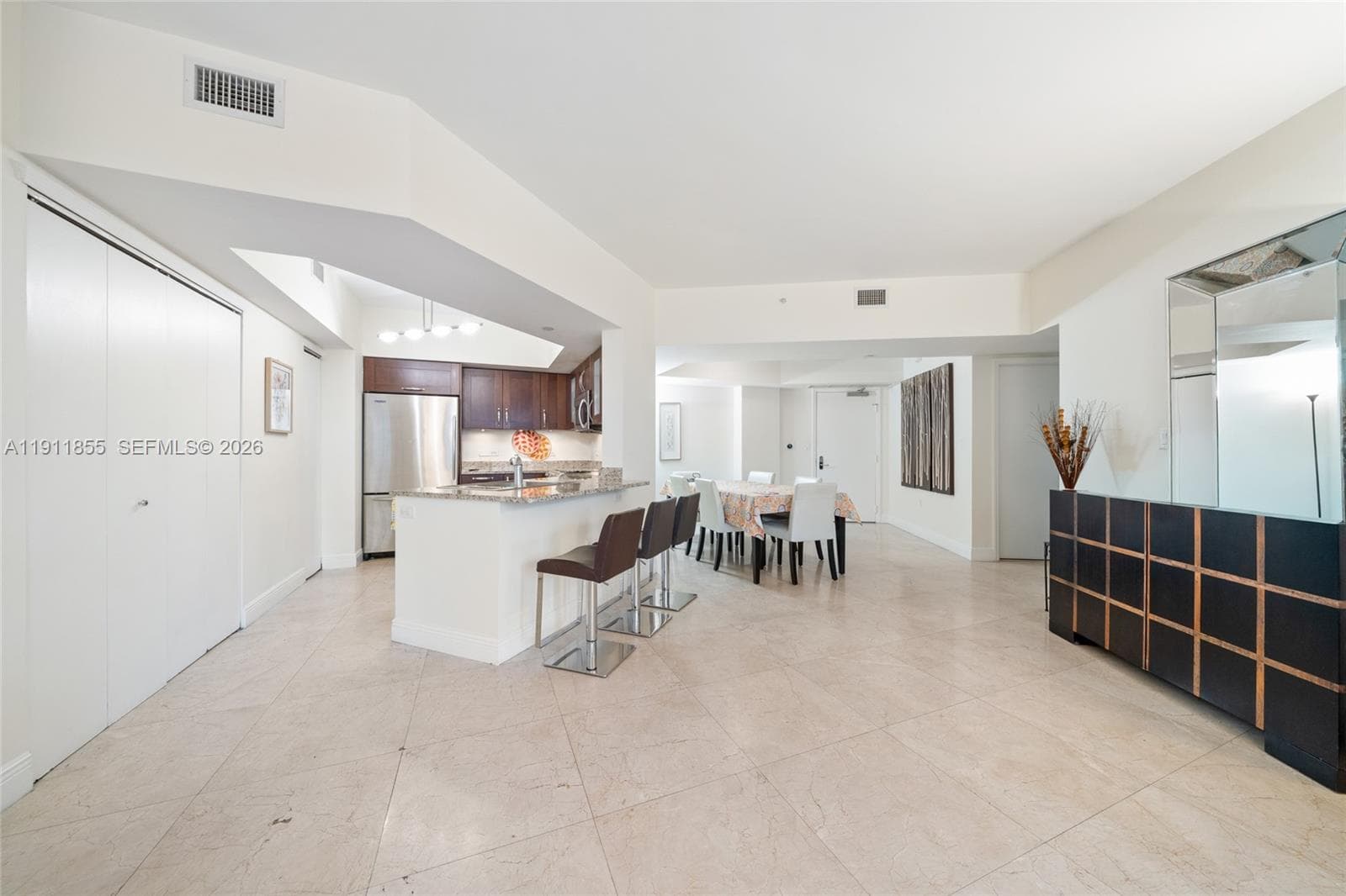 19900 E Country Club Dr # 816, Aventura, FL 33180 photo 5