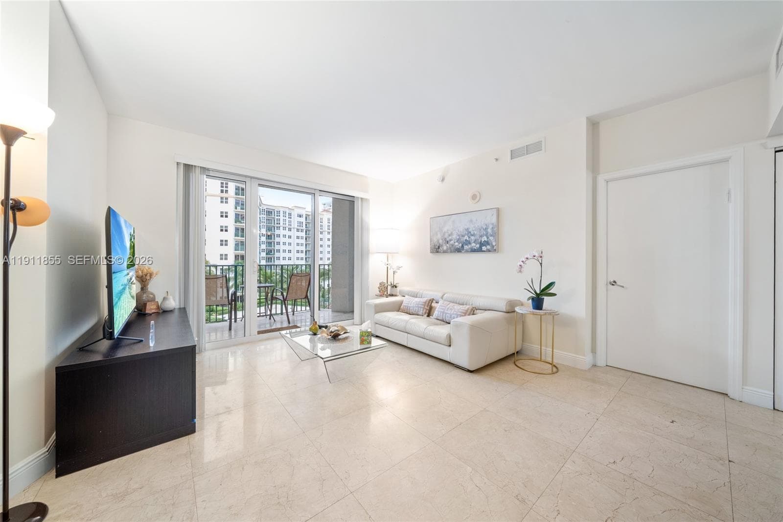 19900 E Country Club Dr # 816, Aventura, FL 33180 photo 4