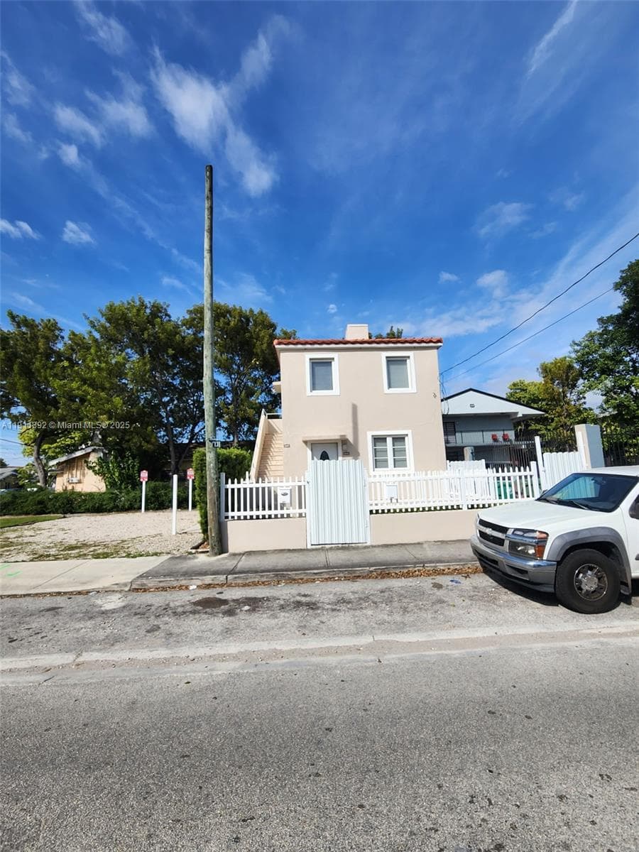 243 SW 10th Ave, Miami, FL 33130 photo 4