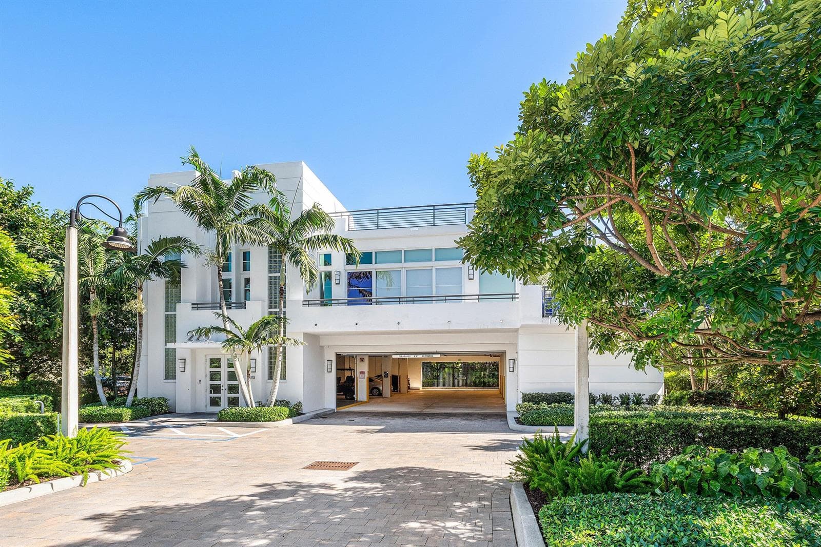 226 Palm Court, Delray Beach, FL 33444 photo 2