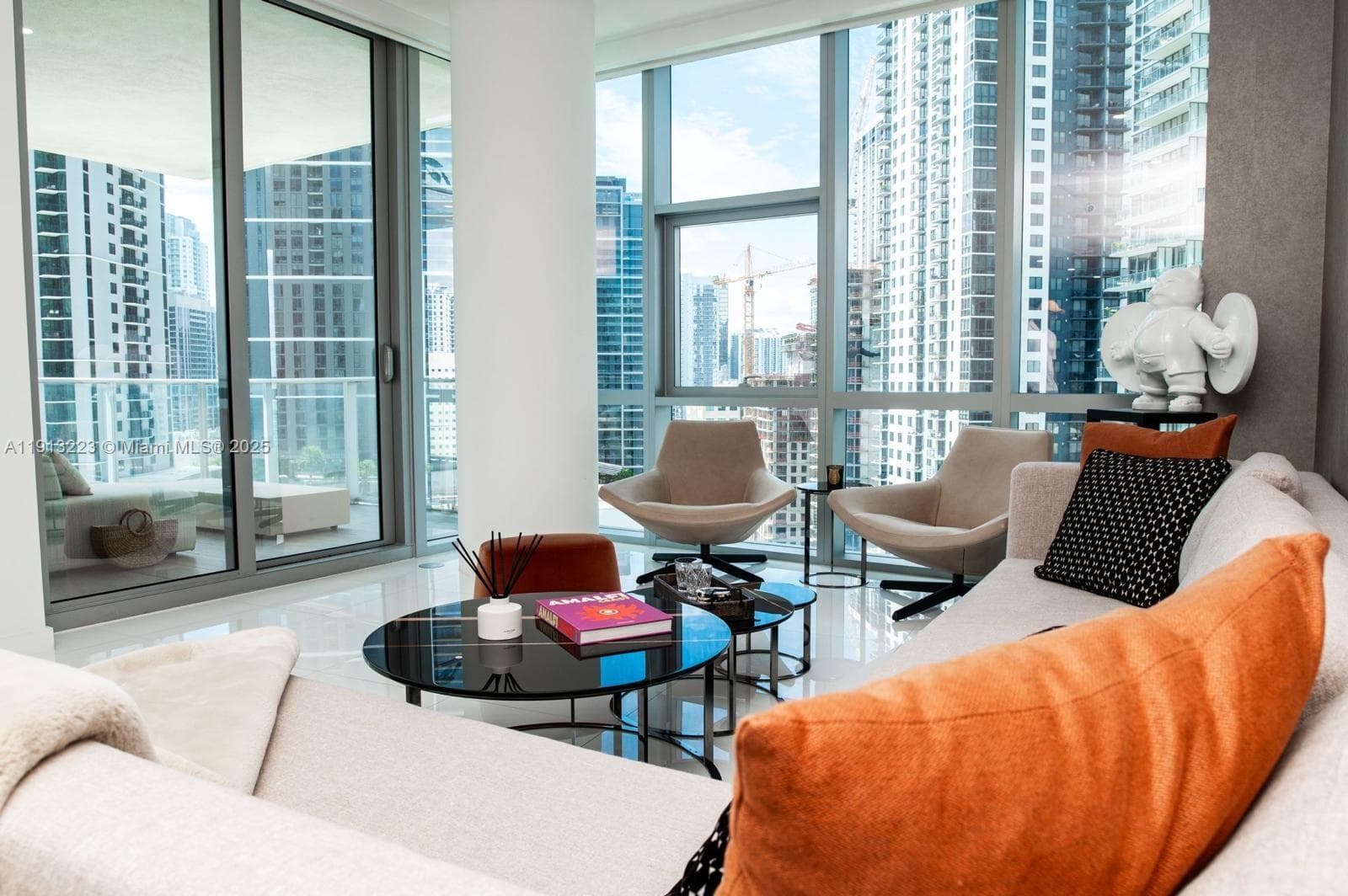 851 NE 1st Ave # 1811, Miami, FL 33132 photo 2