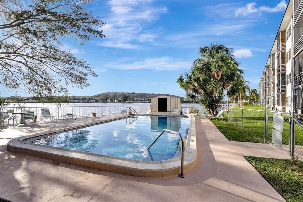 4311 Crystal Lake Drive # 421, Pompano Beach, FL 33064 photo 4