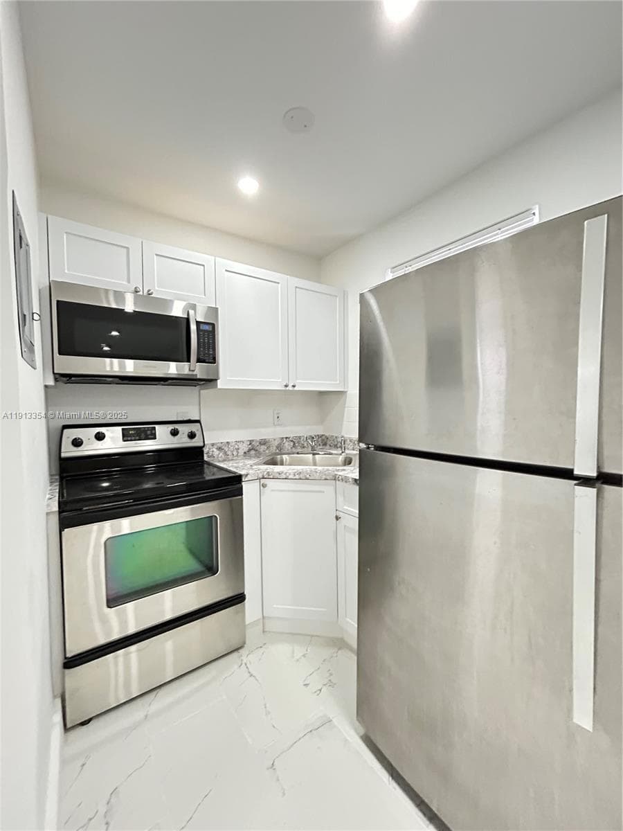 6950 NW 8th Ave # 3, Miami, FL 33150