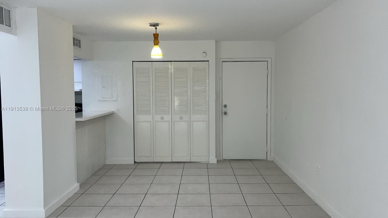 8860 Fontainebleau Blvd # 403, Miami, FL 33172 photo 2