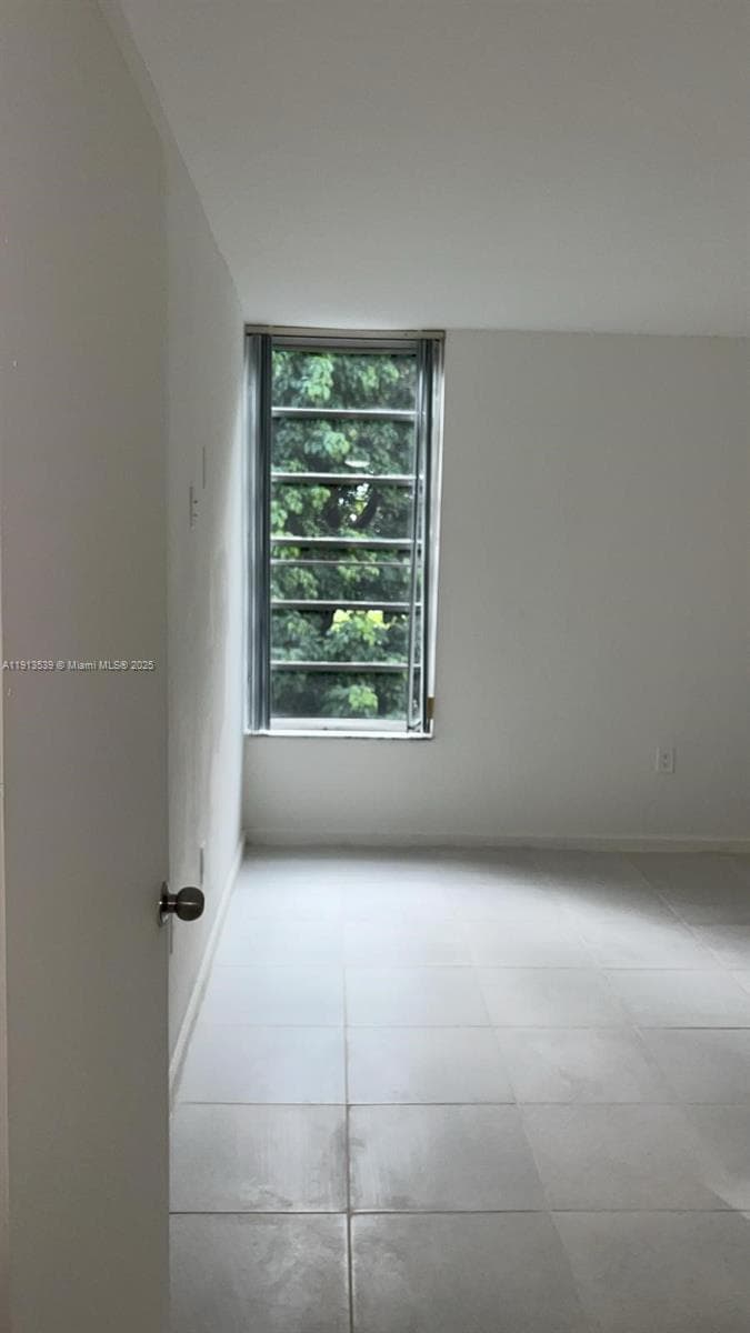 8860 Fontainebleau Blvd # 403, Miami, FL 33172 photo 4