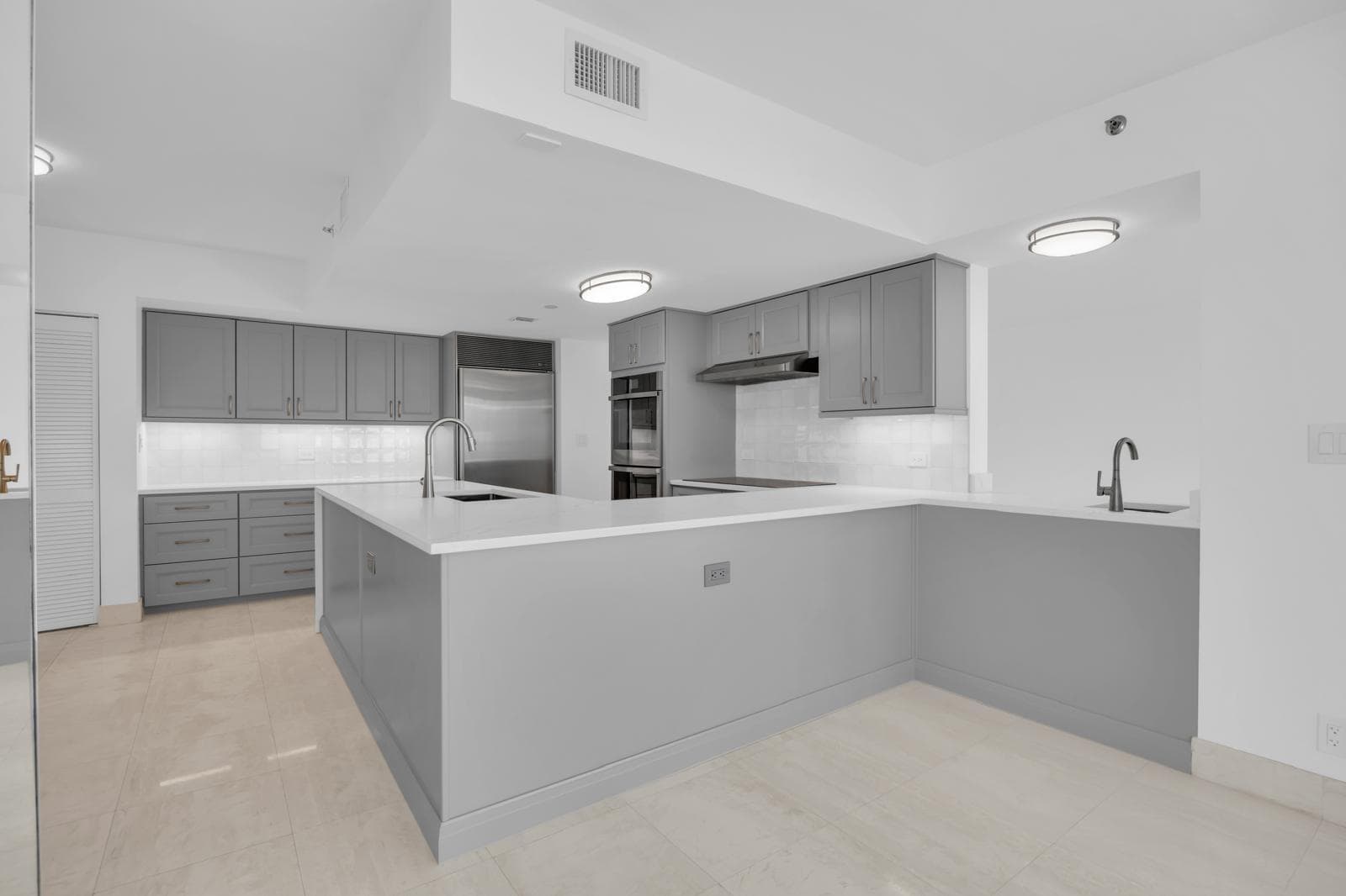 529 S Flagler Dr # 14h, West Palm Beach, FL 33401 photo 2