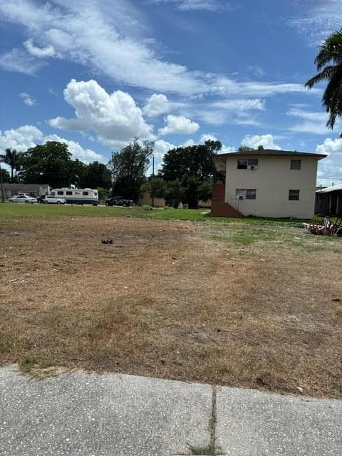 724 SW Avenue B Avenue, Belle Glade, FL 33430 photo 3