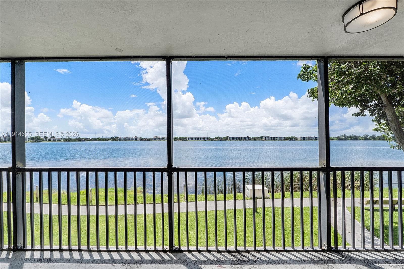 105 Lake Emerald Dr # 216, Oakland Park, FL 33309 photo 4