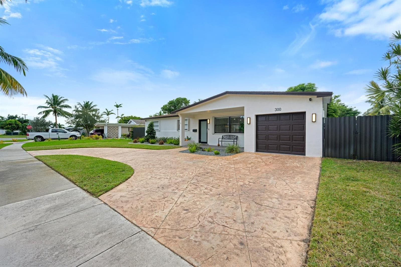 300 SW 65th Way, Pembroke Pines, FL 33023 photo 2