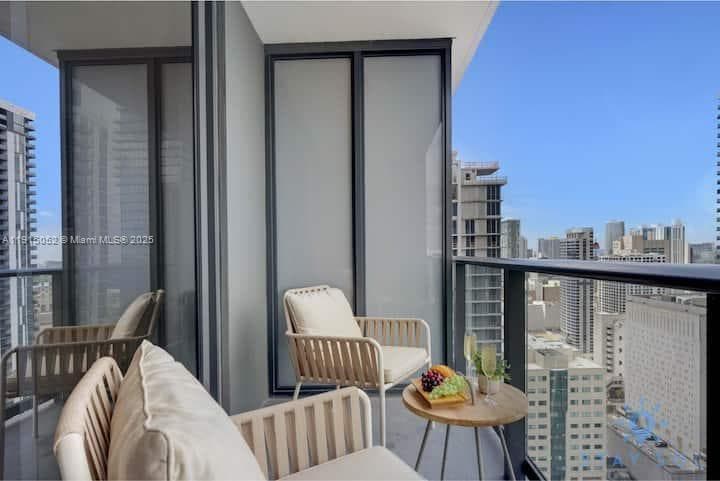 159 NE 6th St # 3004, Miami, FL 33132 photo 3