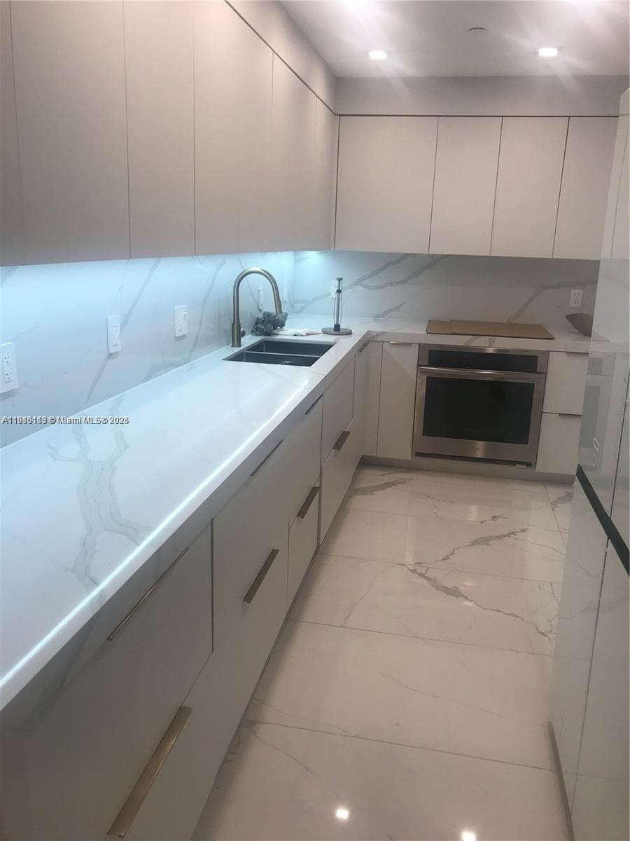 10185 Collins Ave # 516, Bal Harbour, FL 33154