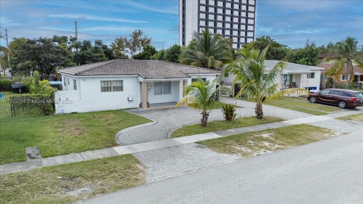 640 NE 168th St, North Miami Beach, FL 33162 photo 5
