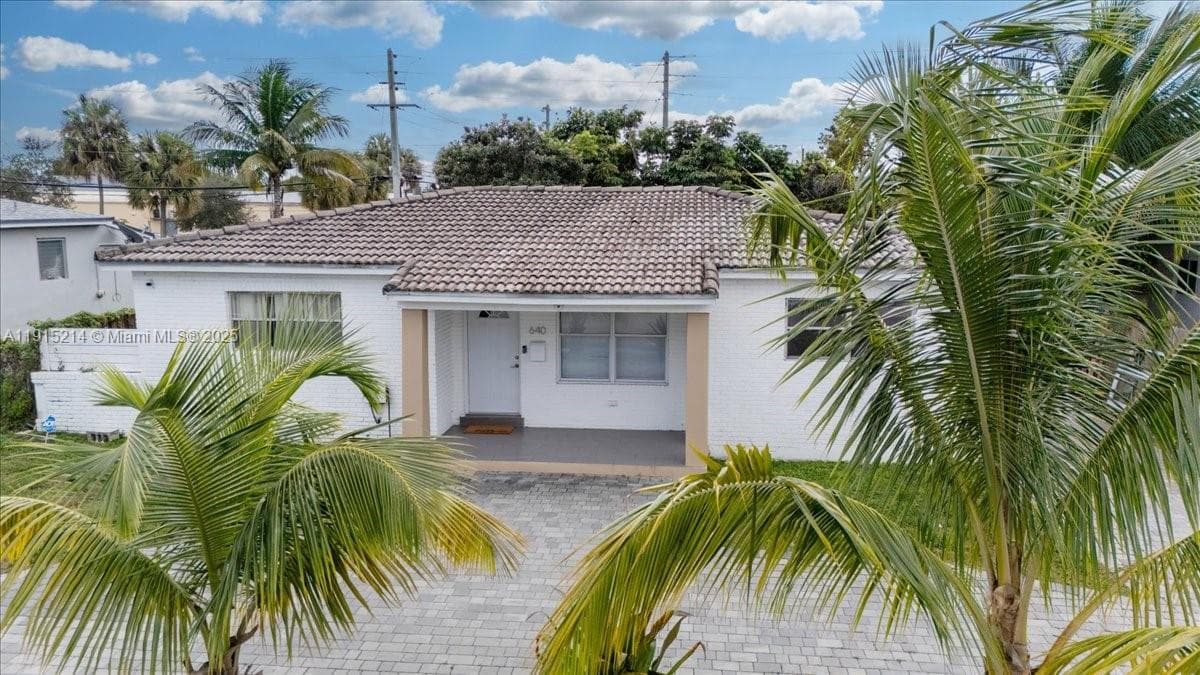 640 NE 168th St, North Miami Beach, FL 33162 photo 4